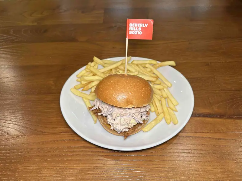 Beverly Hills 90210 — Dylan's Burger