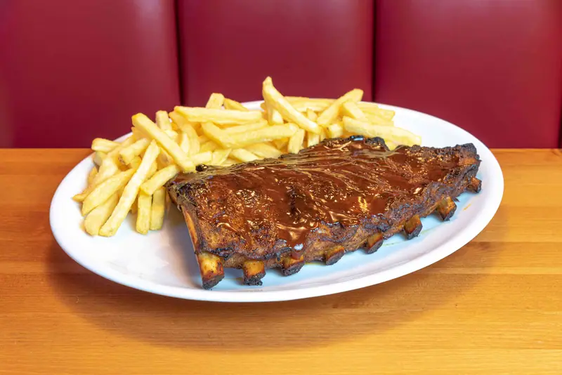 MEZZA BAFFA DI RIBS COTTE IN FORNO E GLASSATE IN SALSA BBQ — Meat