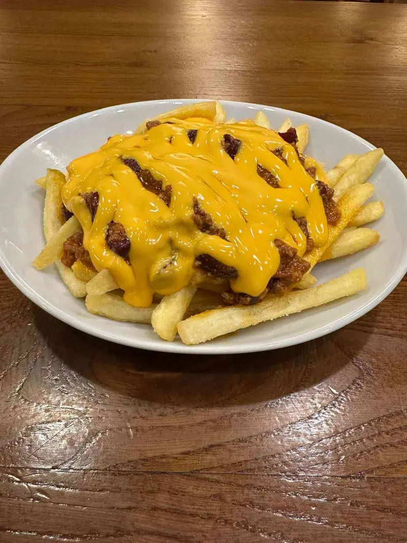 chili  con carne e formaggio cheddar premium — Fries