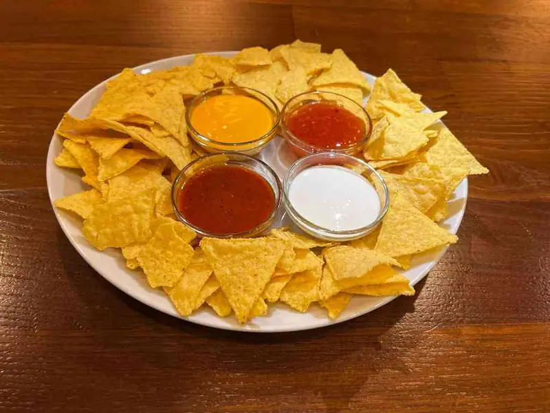 Nachos Classici Accompagnate da Salse — Nachos