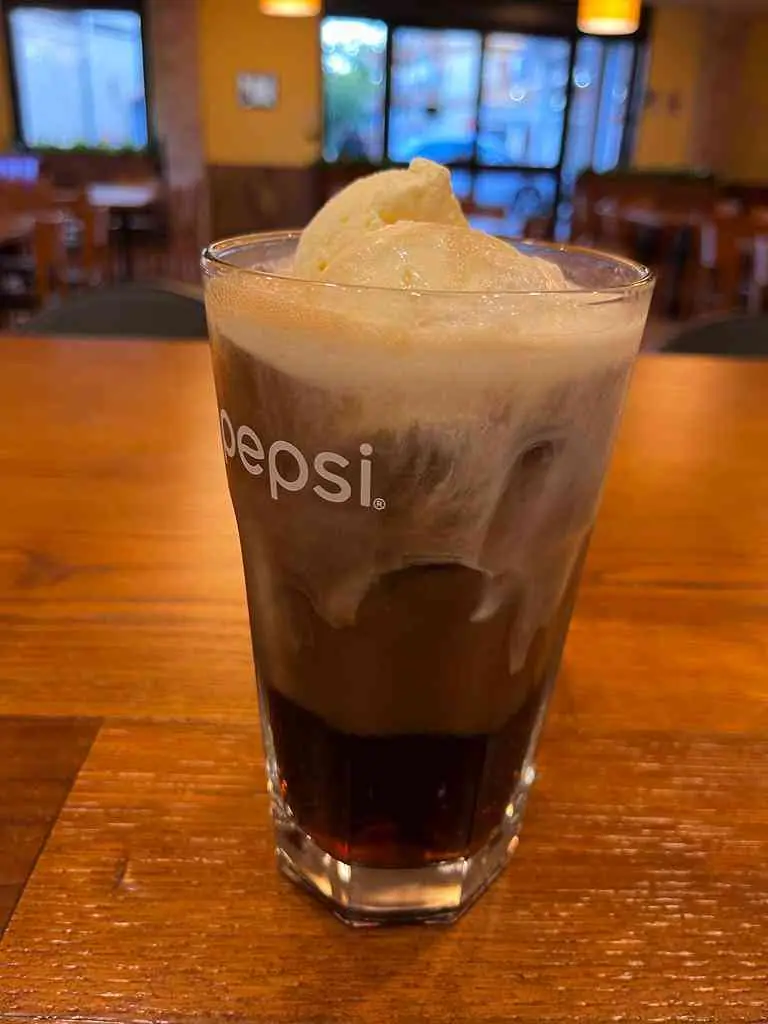 pepsi float — Drinks