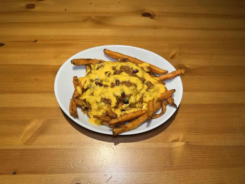 PATATE DOLCI CHILI E CHEDDAR — Fries
